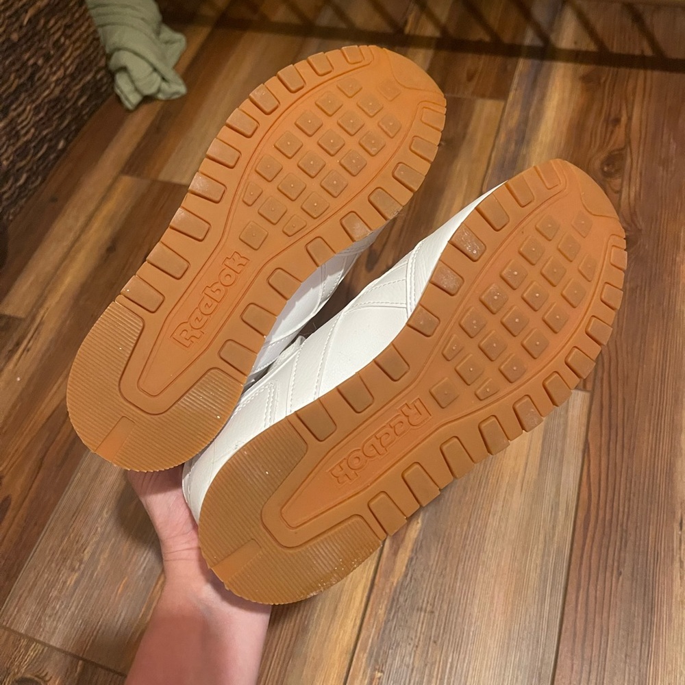 Reebok Classics - Picture 3 of 5